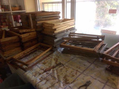 Καθαρισμός και συρμάτωμα πλαισίων